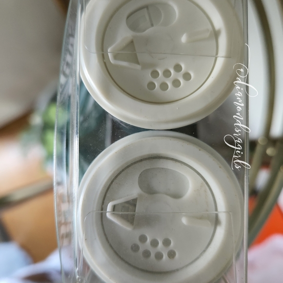 !!SOLD!! PHILADELPHIA EAGLES Game Day Salt & Pepper Shakers NFL NEW! - Picture 3 of 9